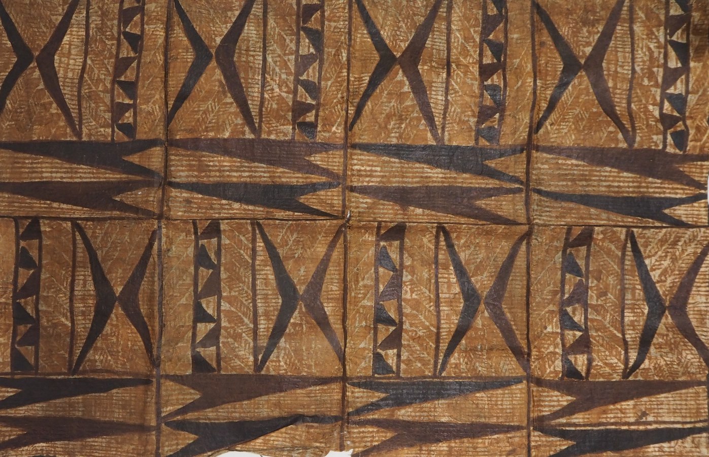 OCEANIE, Iles Samoa - Ancien tapa à motifs géométriques, écorce