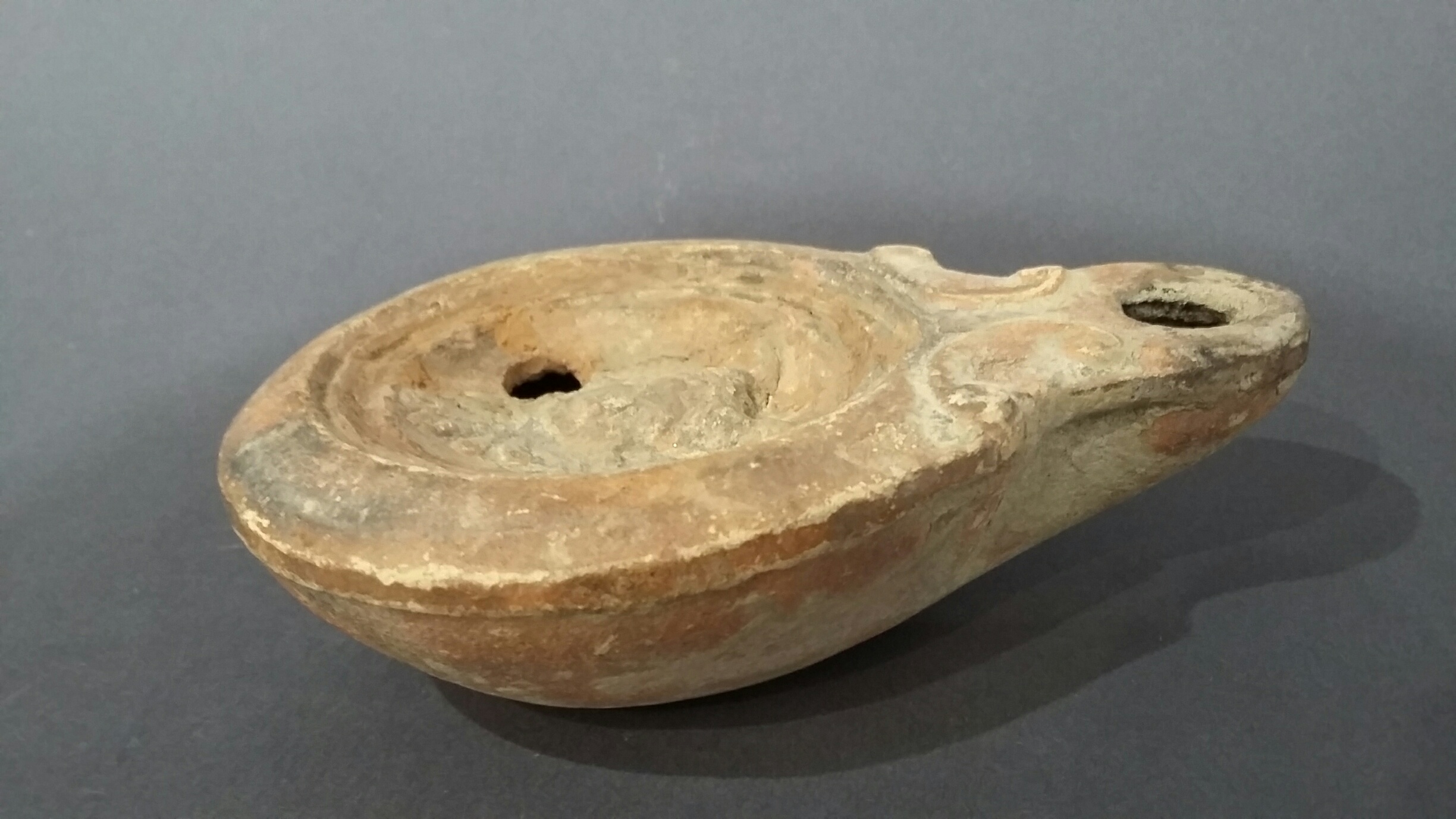 Oil lamp. Mediterranean Basin. 1st to 3rd century AD - Archaeology ...