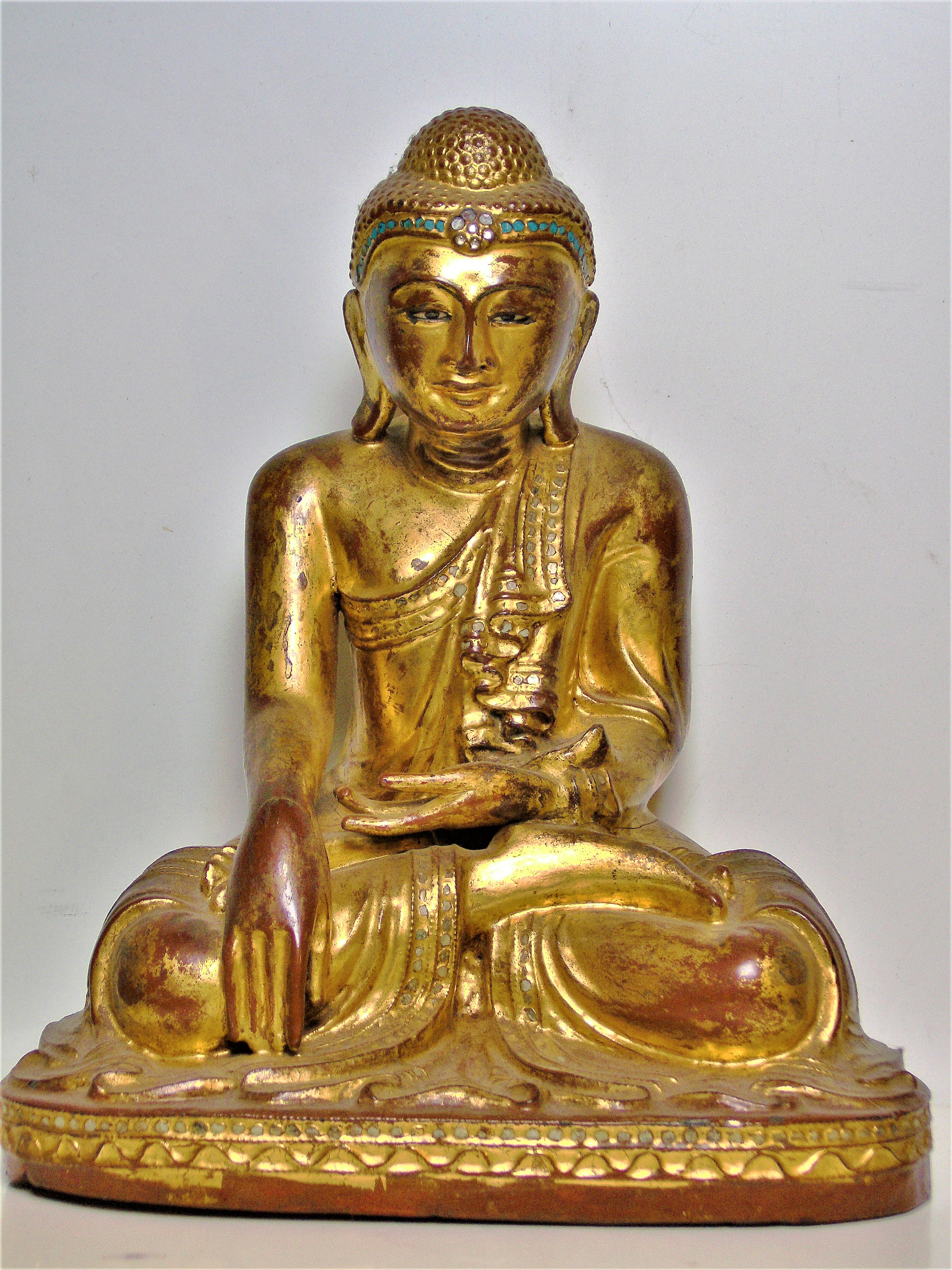 Rare bouddha  en position Maravijaya Birmanie bois laque 