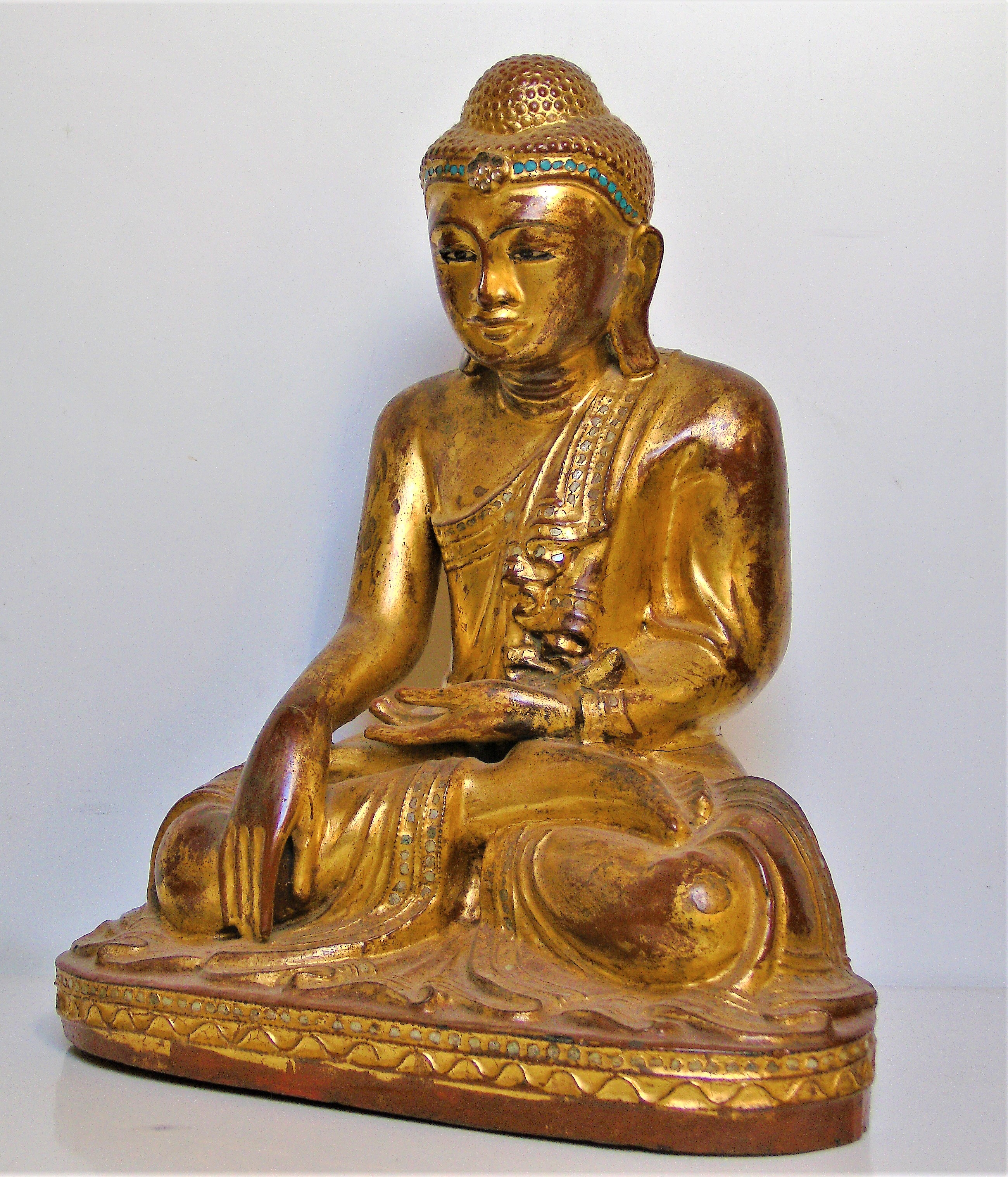 Rare bouddha  en position Maravijaya Birmanie bois laque 