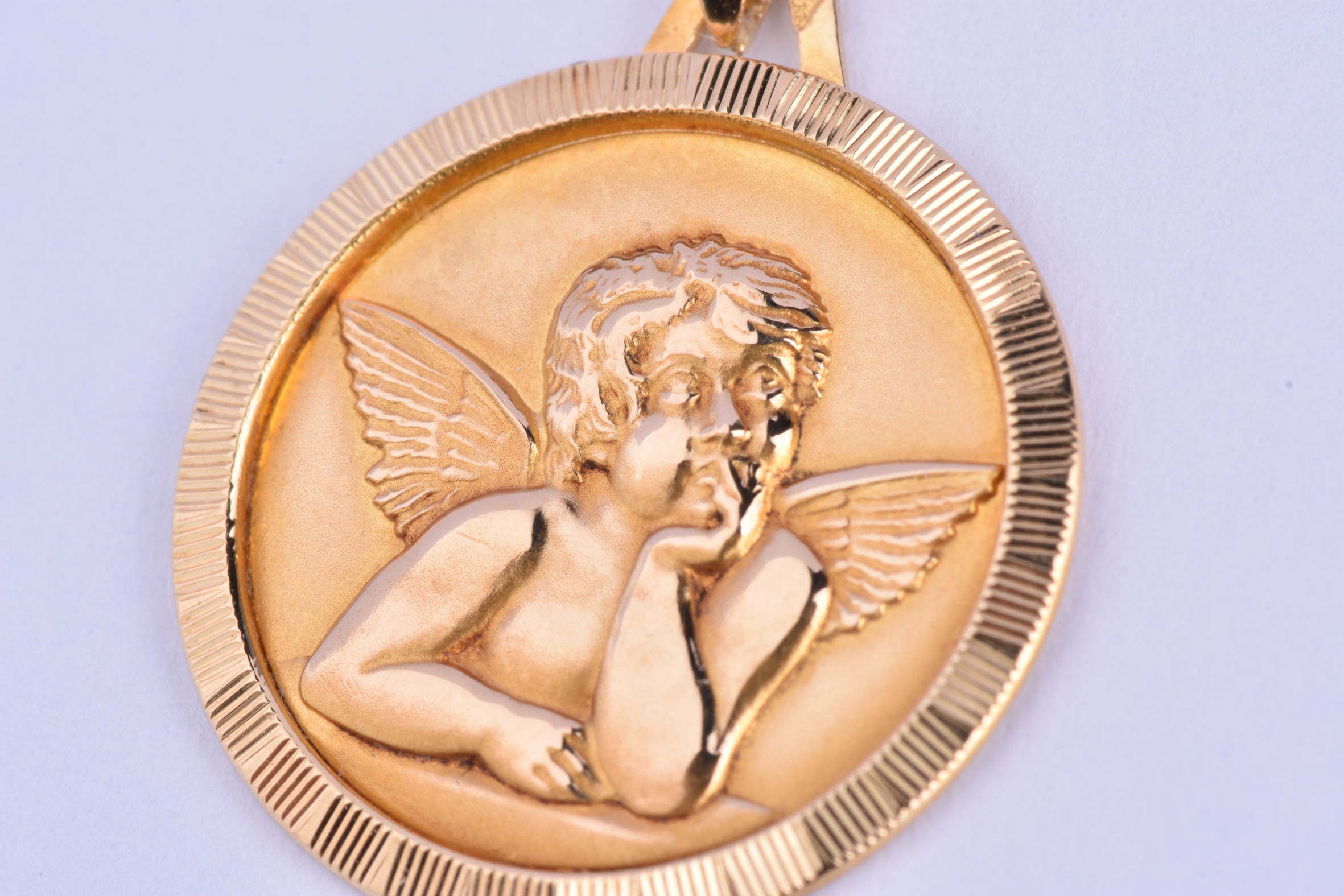 Beau pendentif Ange en or jaune 18 carats (750 millièmes). | Barnebys