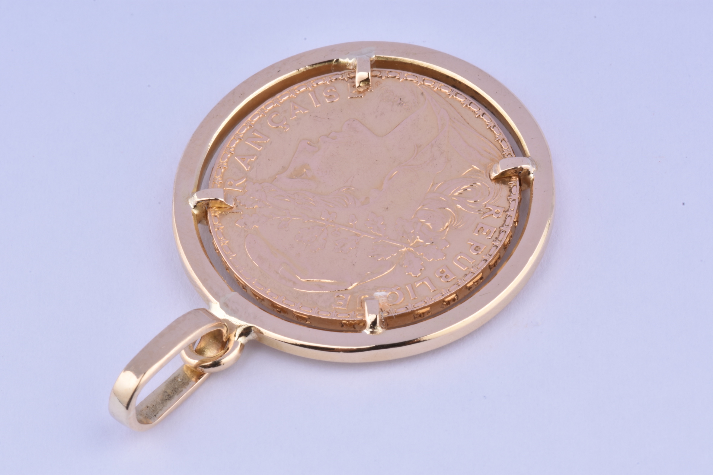 Pendentif médaillon de collection pièce de monnaie en or jaune 18 carat