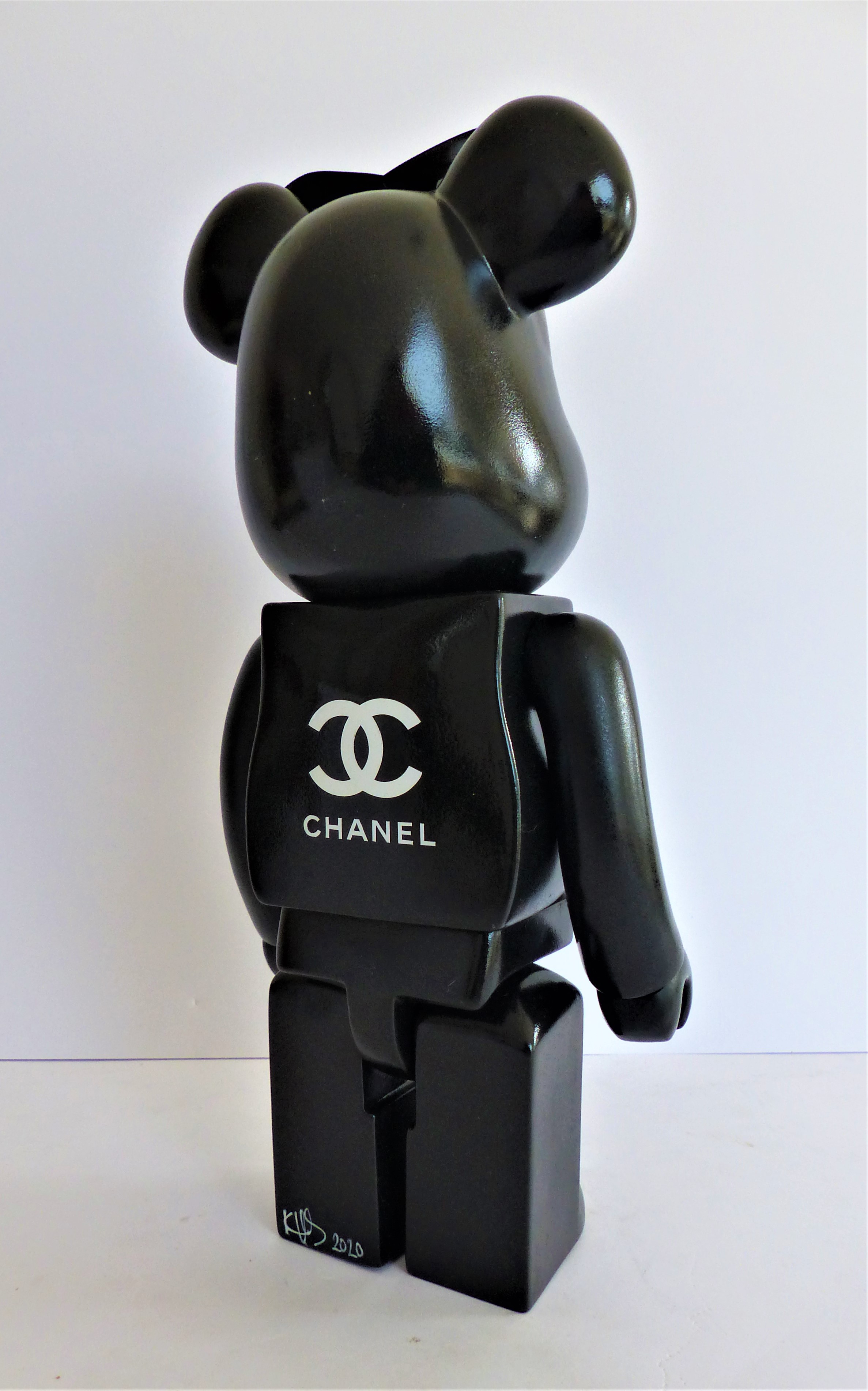 Contemporary Art - Mixed media on resin - Bearbrick Chanel Black - Vili