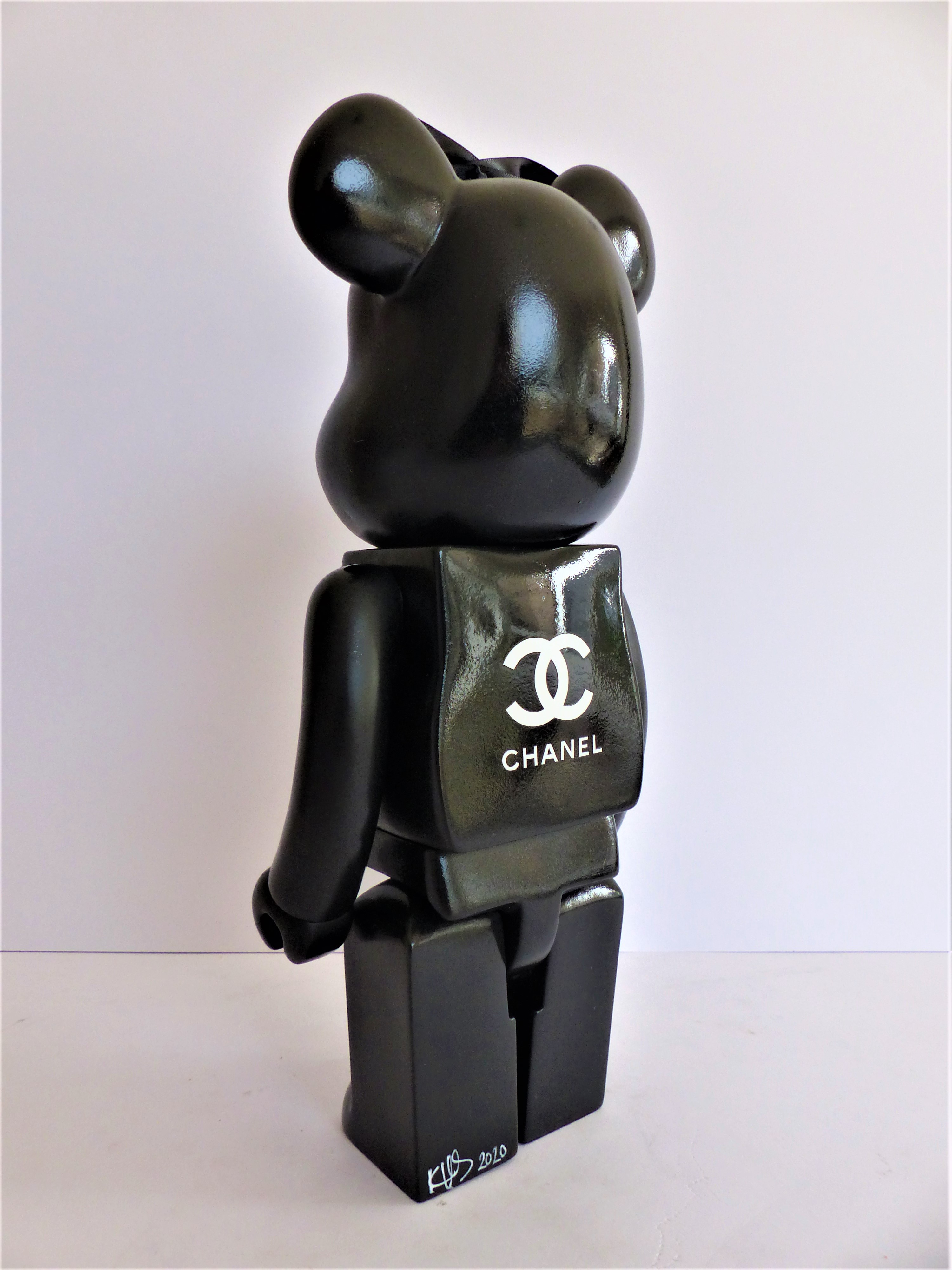 Contemporary Art - Resin sculpture - Bearbrick Chanel black - Vili